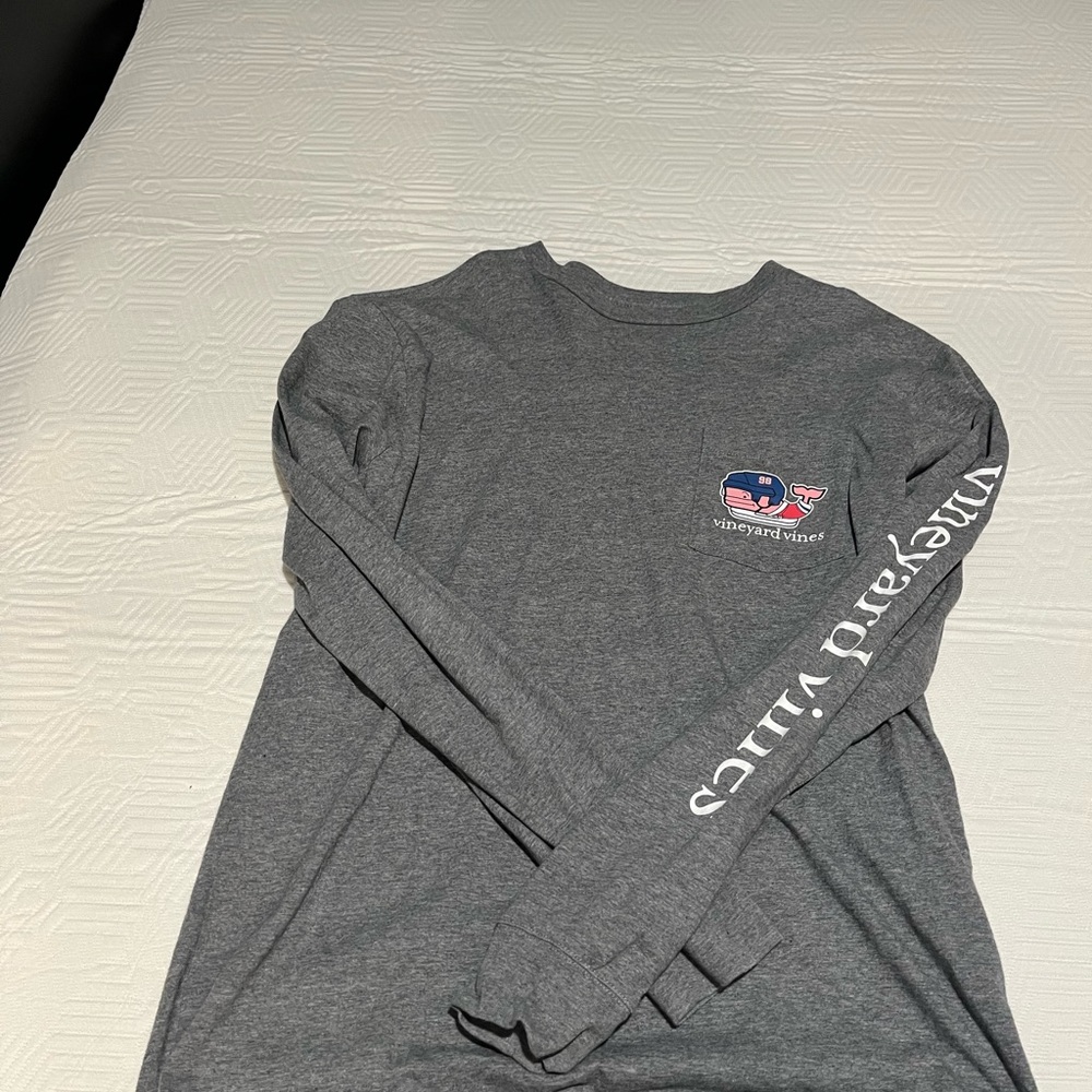 Men's Vineyard vine long sleeve hockey shirt
